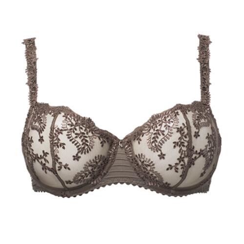 Lingerie by Louisa Bracq can be found at Dutch Designers Outlet.