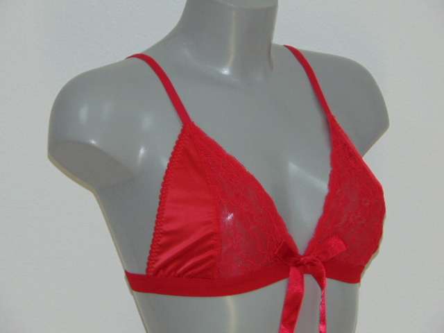 Sapph sample Lorraine red wireless bra