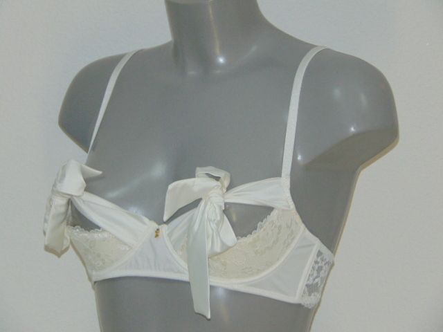 Sapph sample Lola white padded bra