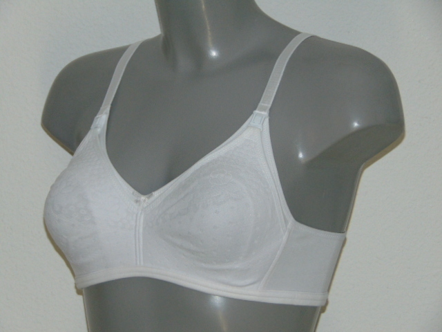 Elbrina Maria white nursing bra