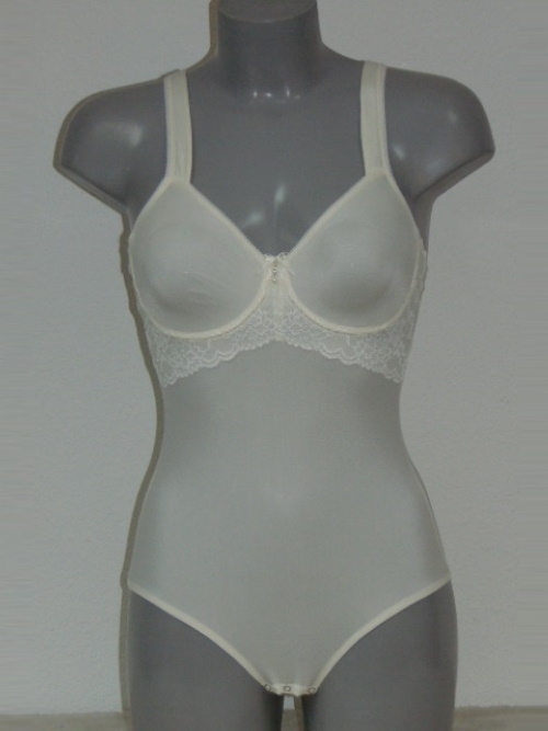 Eva Pearl ivory body