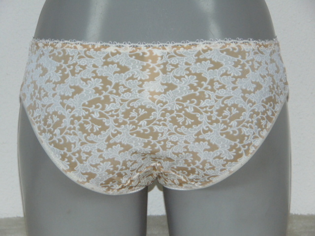 Eva Versaille ivory short