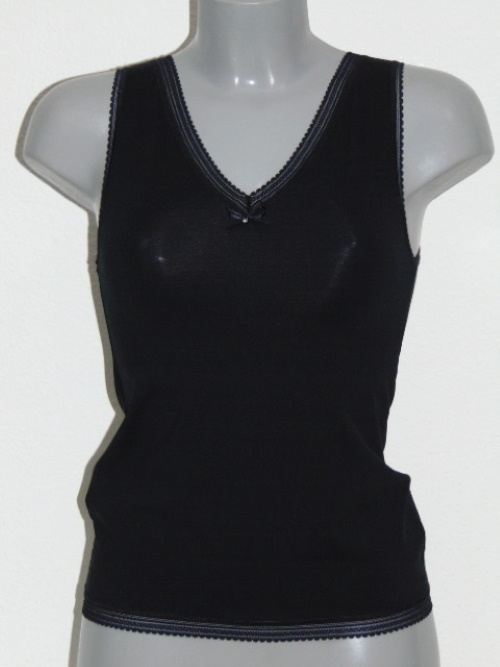 Eva Piazzo black singlet