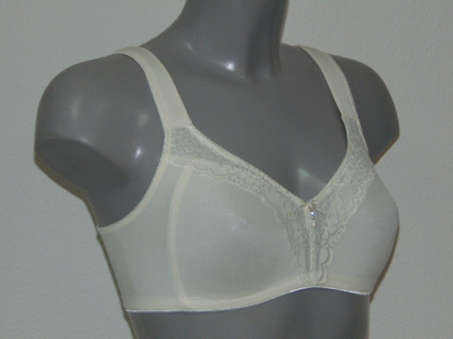 Eva Pearl ivory wireless bra