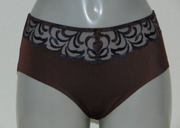 Triumph Modern Finesse brown short
