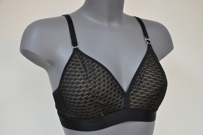 Eva Noir de Noir black wireless bra