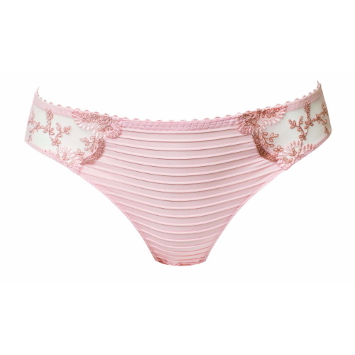 Louisa Bracq Elise salmon brief