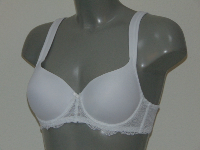 Elbrina Embroid white padded bra