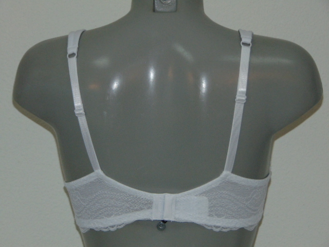 Elbrina Embroid white padded bra