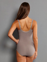 Anita Venecia grey body