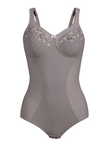 Anita Venecia grey body