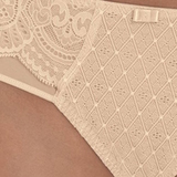 Rosa Faia Selma skin brazilian