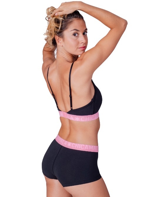 Chicamala Solid black short