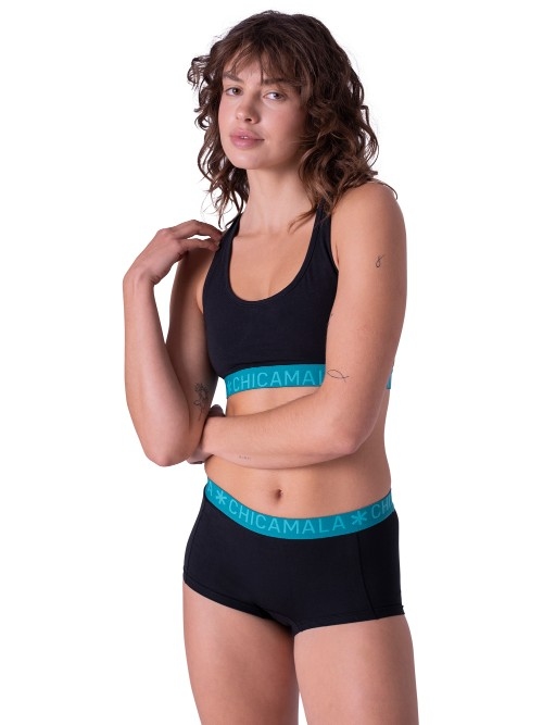 Chicamala Solid black short