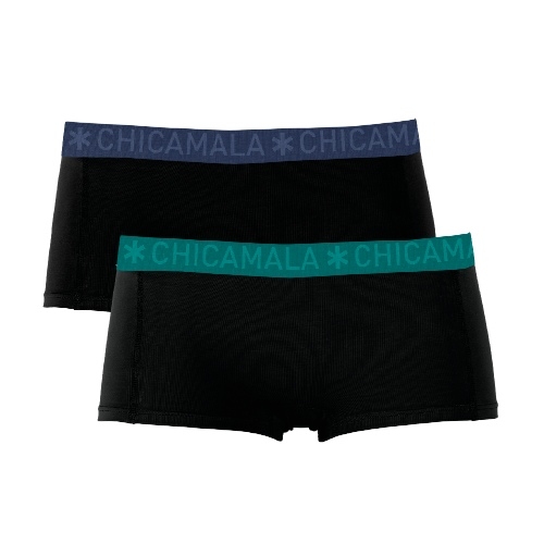 Chicamala Solid black short