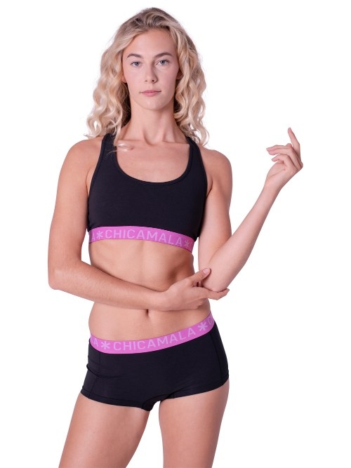 Chicamala Solid black short