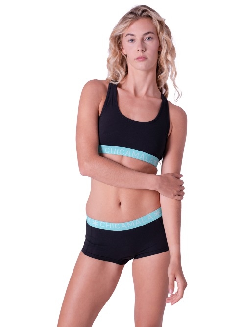 Chicamala Solid black short