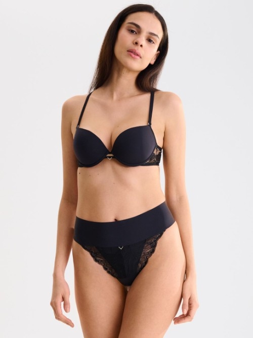 Lisca Charisma black brazilian