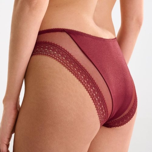 Lisca Adventure red brief