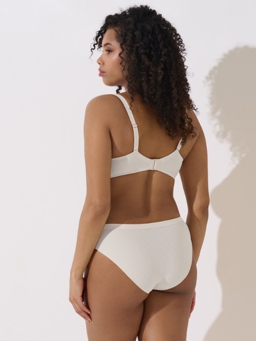 Lisca Laura white brief