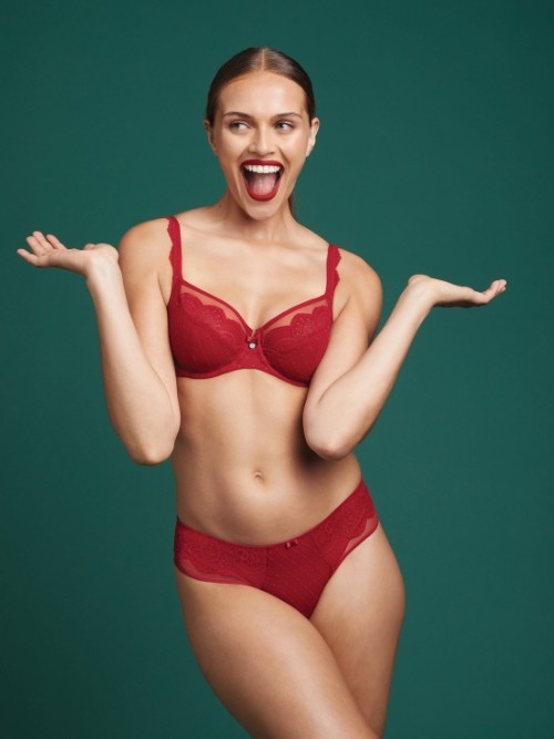 Rosa Faia Selma red brief