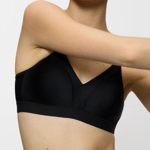 Triumph Triaction Wellness black sport bra