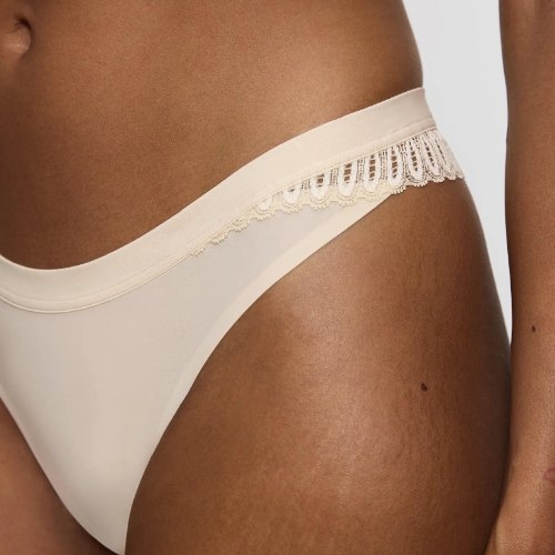 Triumph Aura Spotlight beige thong