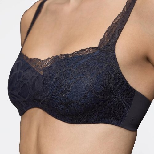 Triumph Body Make-Up Illusion Lace black padded bra