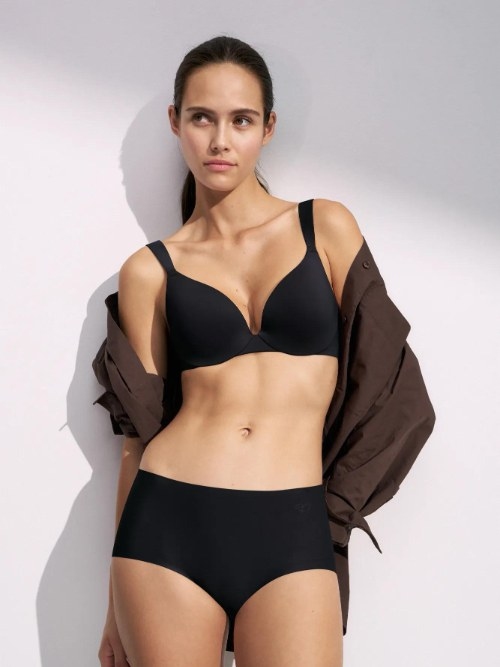 Triumph Body Make-Up Illusion black padded bra