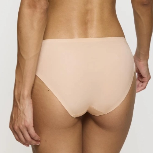 Triumph Body Make-Up Illusion Essentials skin brief