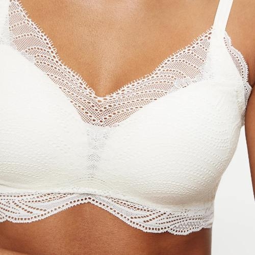 Triumph Lift Smart white push up bra