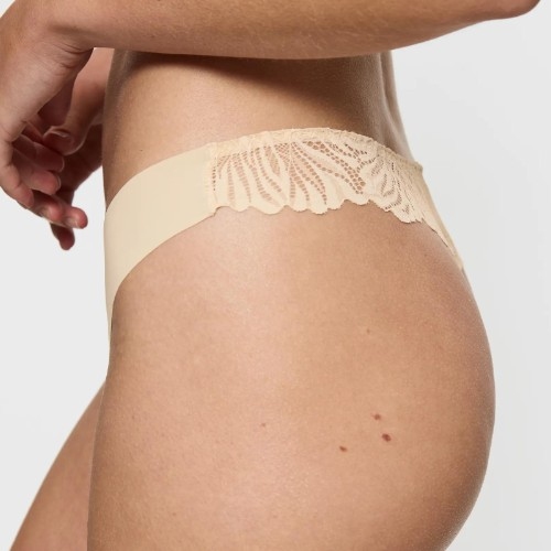 Triumph Pretty Micro beige thong