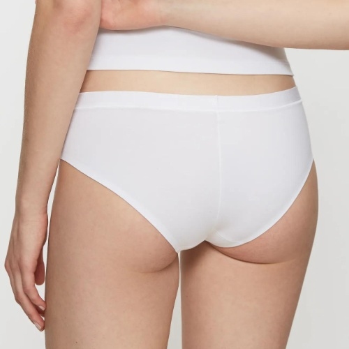 Triumph Smart Natural white short