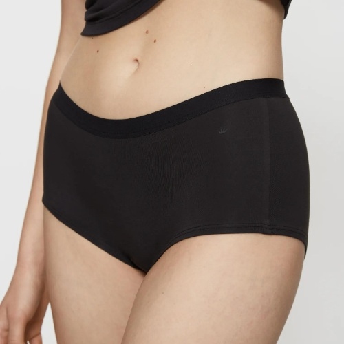 Triumph Smart Natural black short