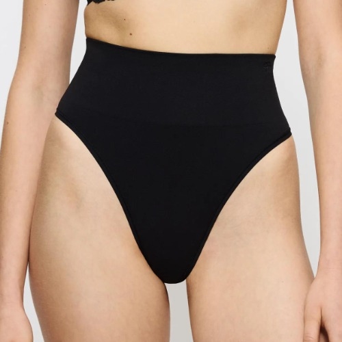 Triumph Soft Sculpt black thong
