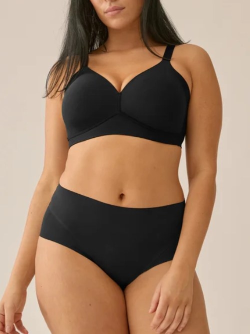 Naturana Side smoother black wireless bra