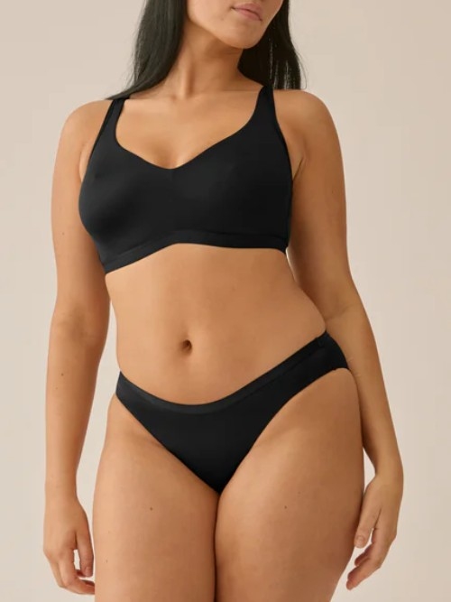 Naturana Minimizer black wireless bra