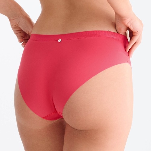 Lisca Sia red brief