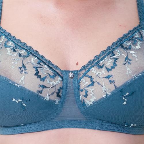 Chantelle Every Curve jeans blue wireless bra