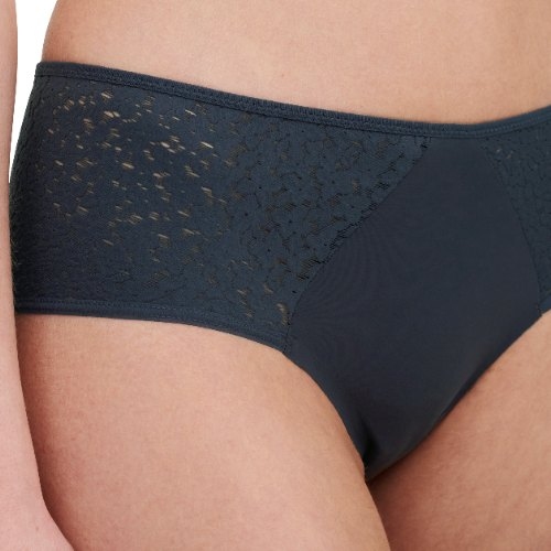 Chantelle Norah navy blue short