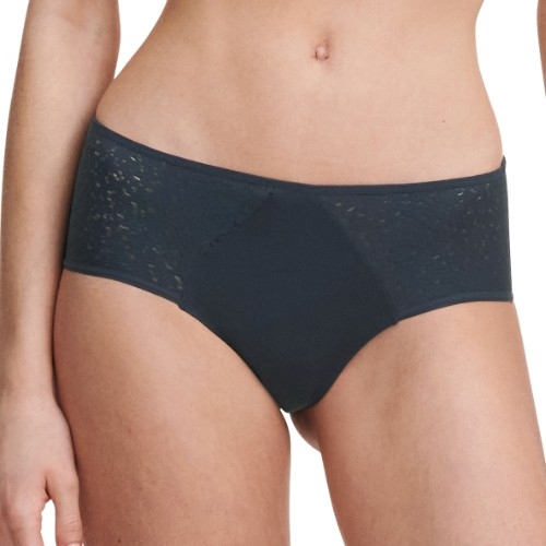 Chantelle Norah navy blue short