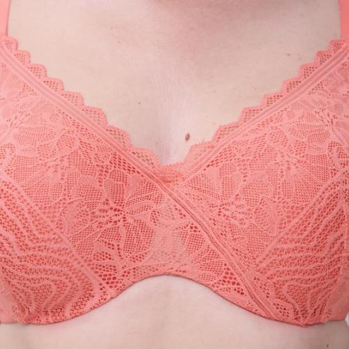 Chantelle Floral Touch coral padded bra