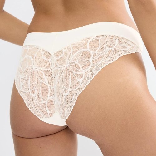 Triumph Body Make-Up Illusion Lace off white brief