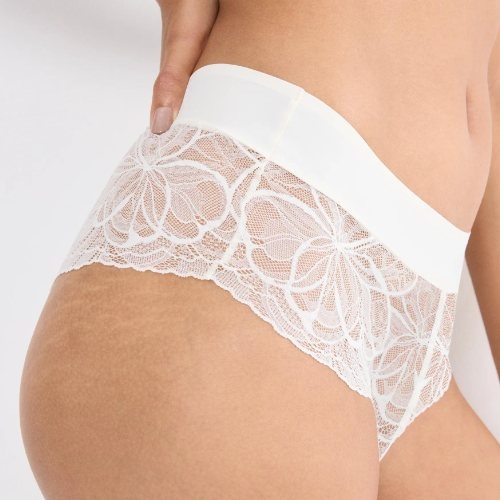 Triumph Body Make-Up Illusion Lace off white short