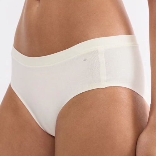 Triumph Smart Natural off white short