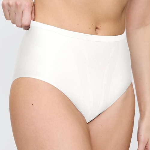 Triumph Shape Smart off white short