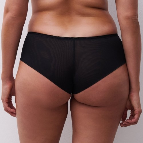 Chantelle Maris black short