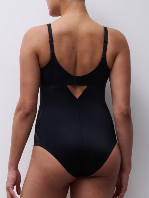 Chantelle Glaze black body