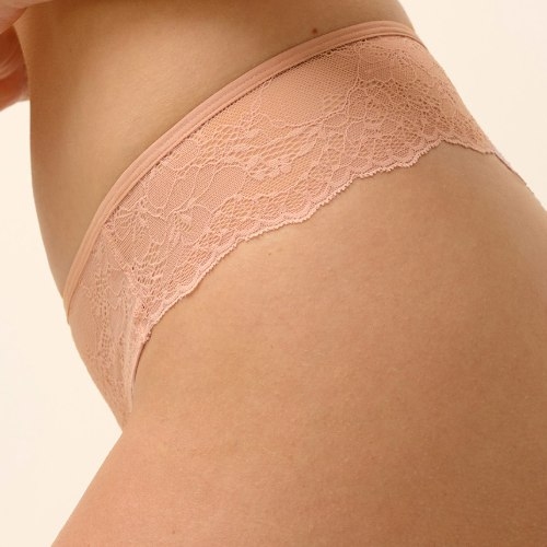 Wacoal Lingerie Essence pink brief