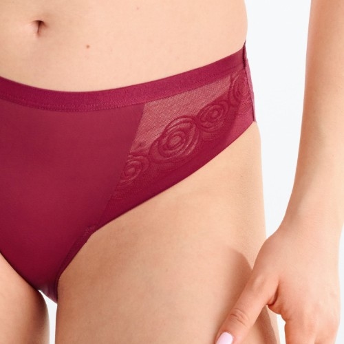 Lisca Ruby red brief